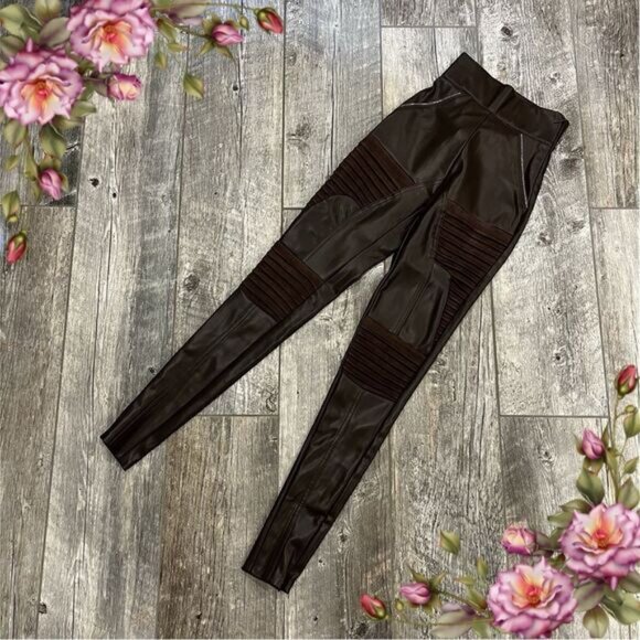 Vegan Leather & Suede Ribbed Legging - Picture 4 of 16